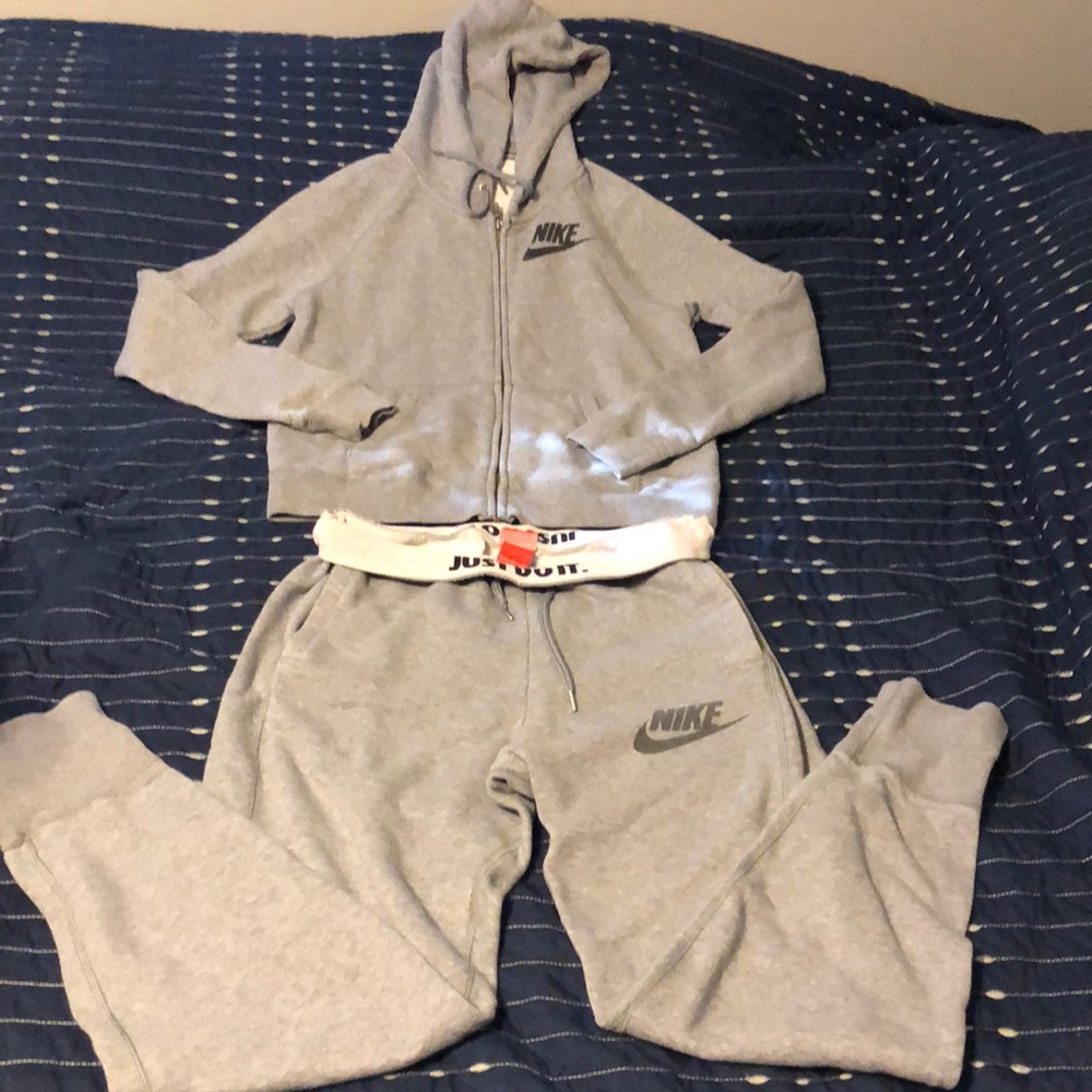 Nike jogger suit